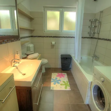 Lena Apartmán